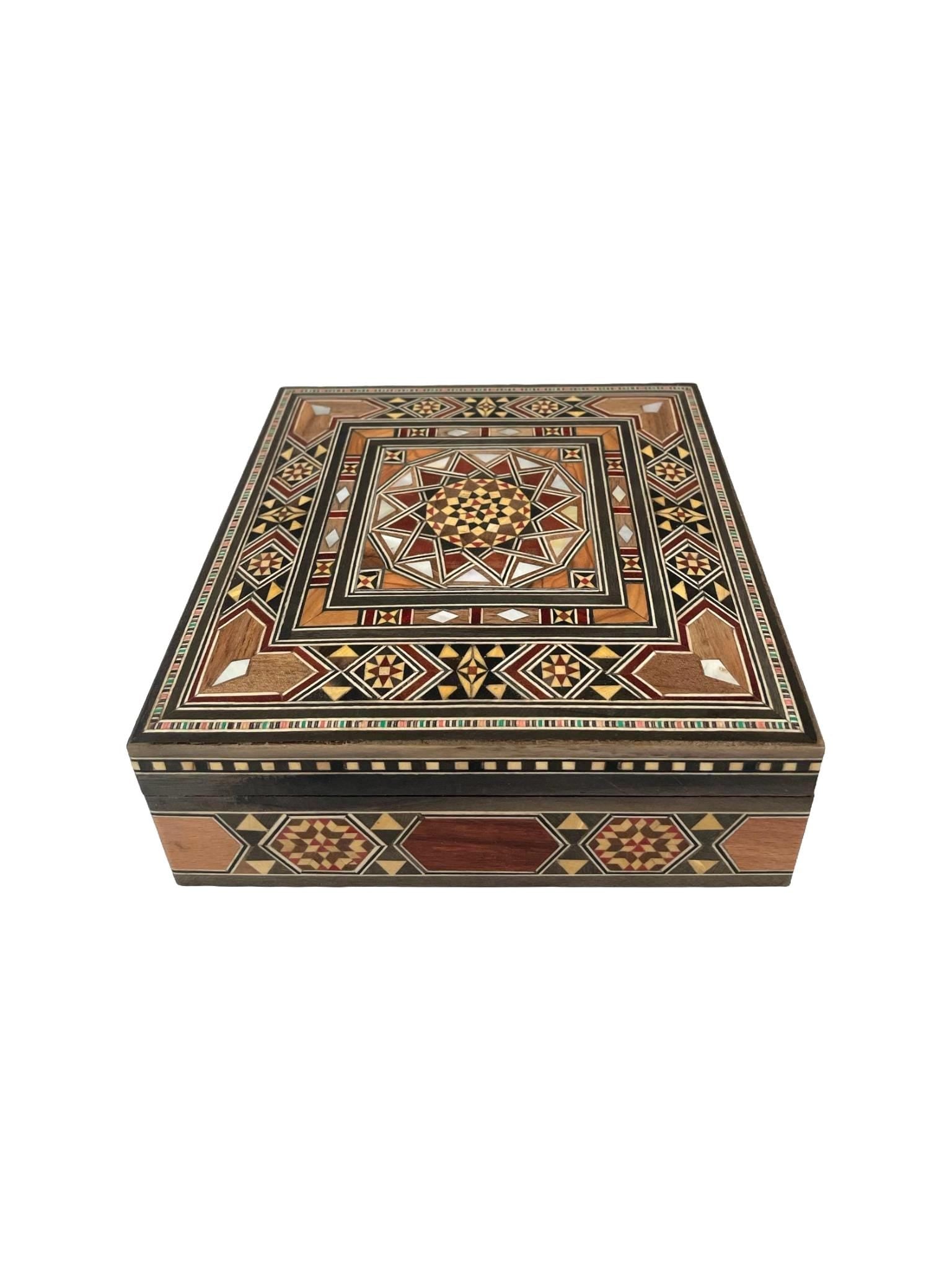 16 × 16 × 6 cm | Boîte à bijoux carrée en bois et du nacre incrustée à la main | Mosaïque Syrienne | Taille Moyenne