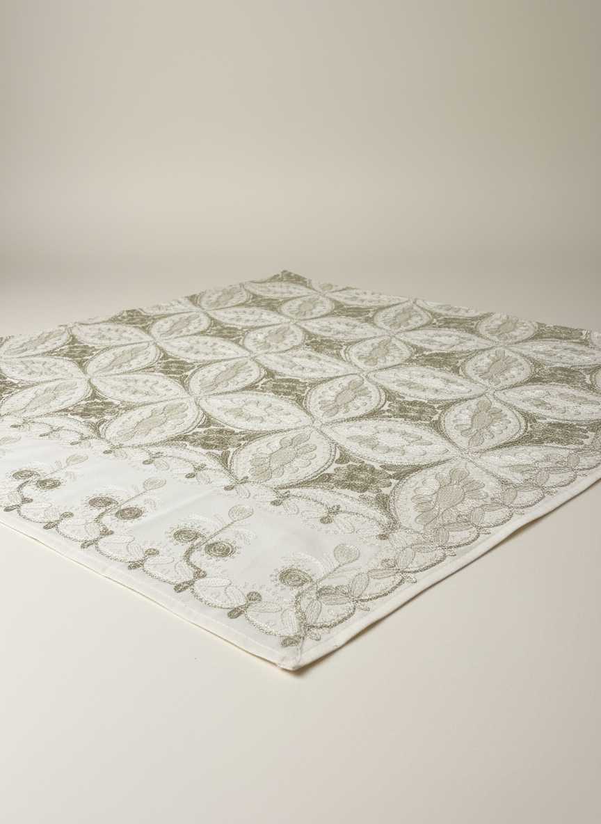 White tablecloth and 4 cotton napkins – Traditional Syrian embroidery – Aghabani