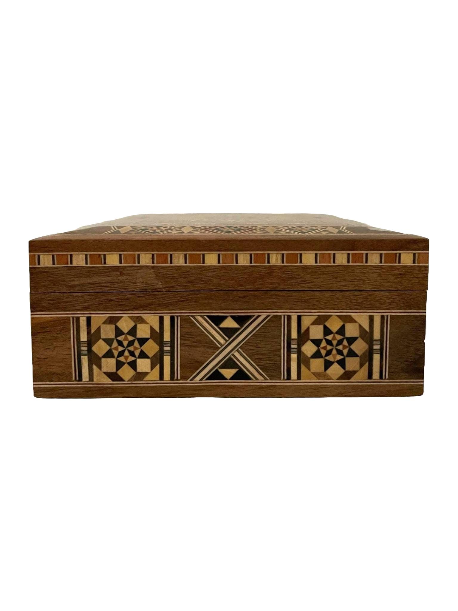 15 × 15 × 6.5 cm | Boîte à bijoux carrée en bois et nacre, incrustée à la main | Mosaïque Syrienne