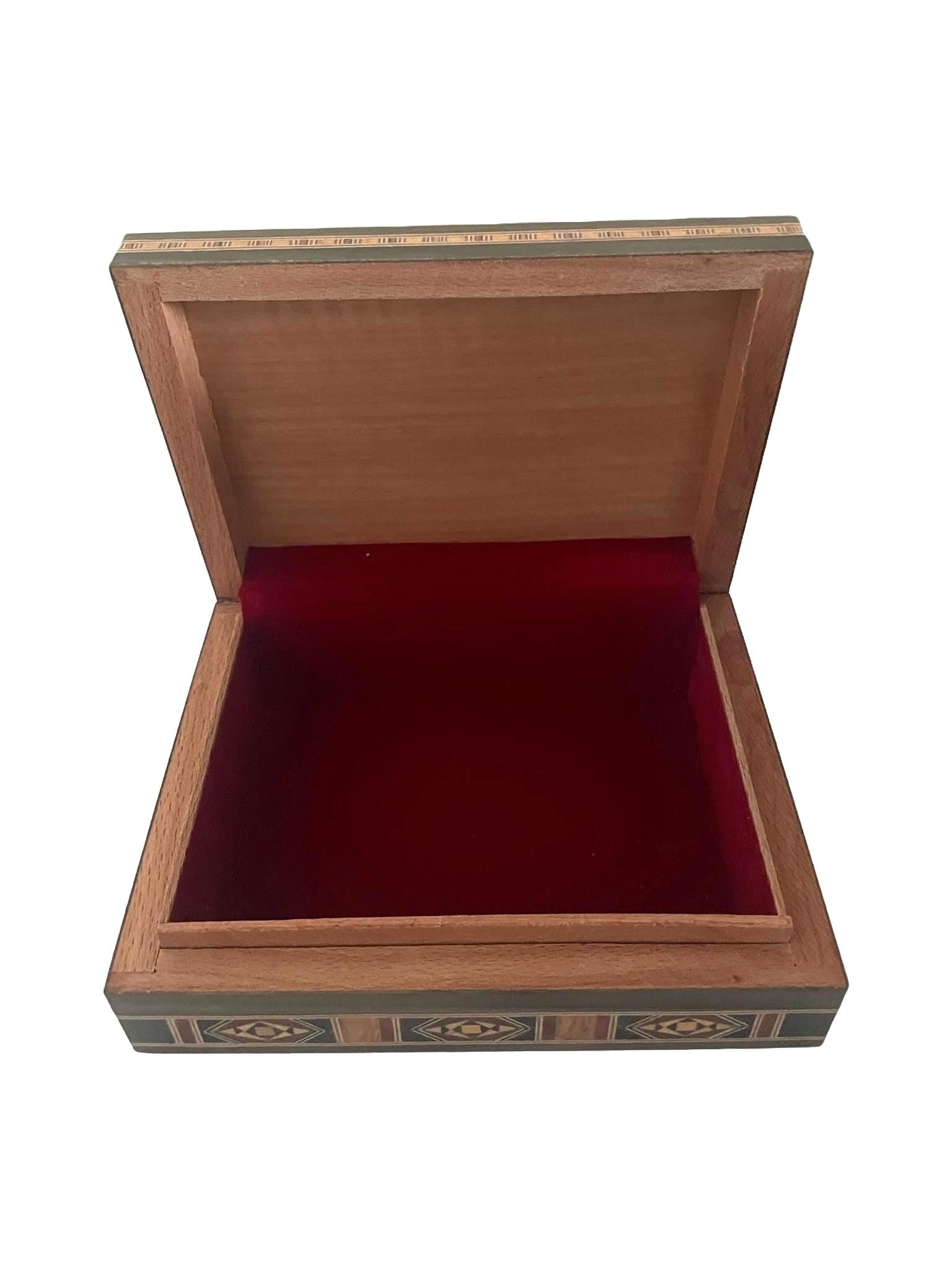 17.2 × 13 × 5 cm | Boîte à bijoux tendance en bois et nacre, réalisées à la main | Mosaïque Syrienne