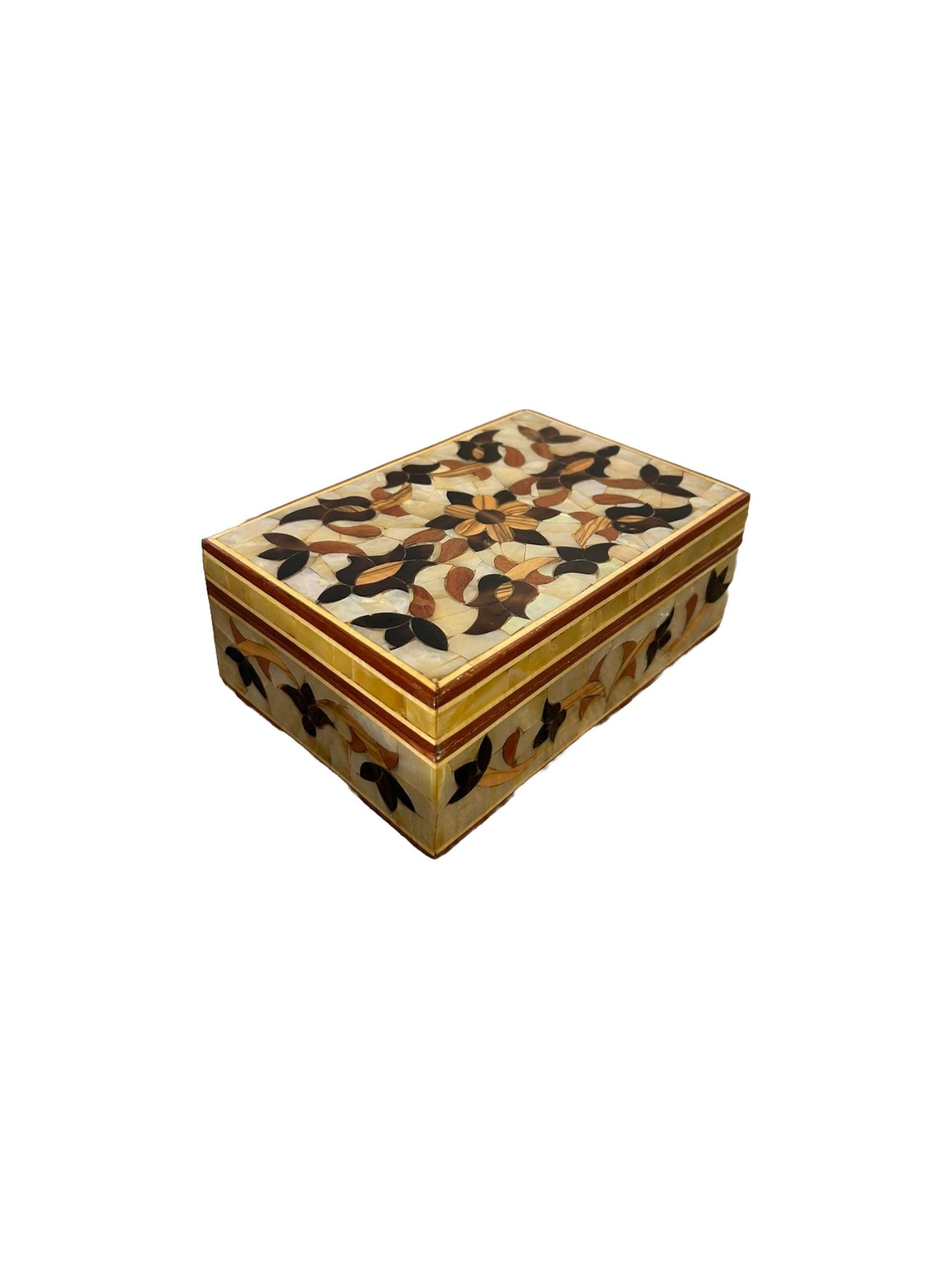 18 × 12.4 × 7 cm | Coffret à bijoux artisanal rectangulaire en nacre coloré | Mosaïque Syrienne