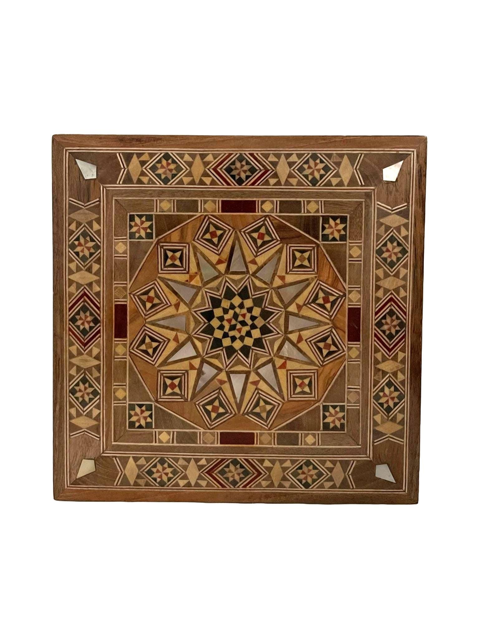 15 × 15 × 6.5 cm | Boîte à bijoux carrée en bois et nacre, incrustée à la main | Mosaïque Syrienne