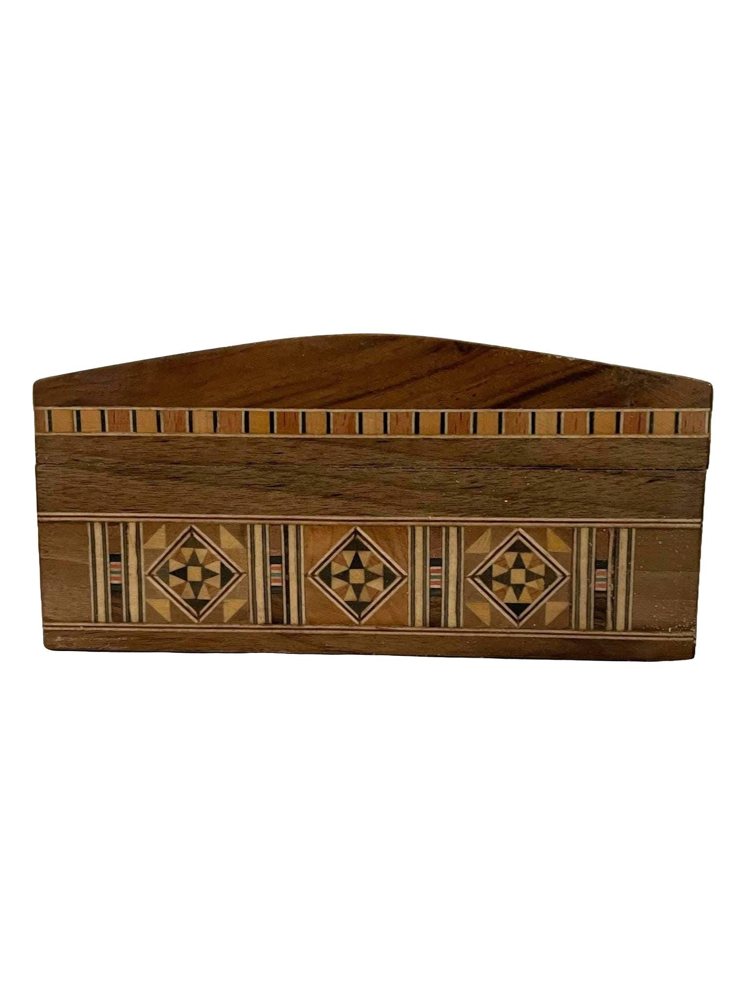 15 × 15 × 6.5 cm | Coffret traditionel carré bombé en bois et nacre, réalisées à la main | Mosaïque Syrienne