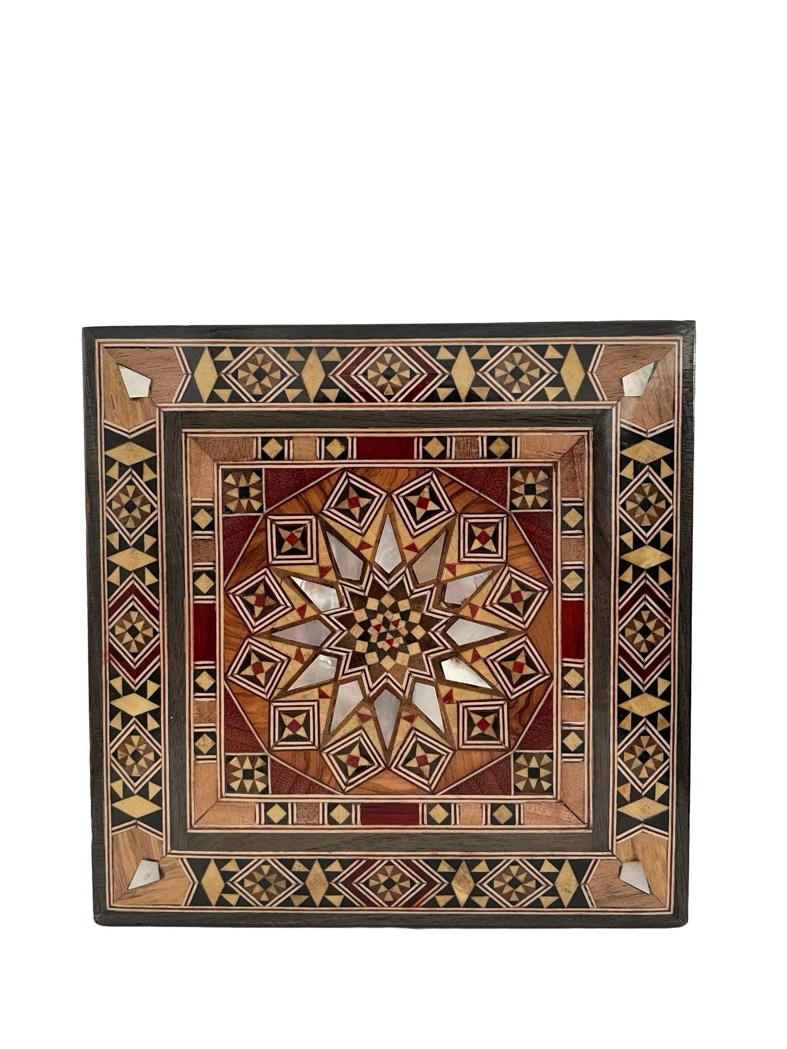 15.2 × 15.2 × 6.5 cm | Boîte à bijoux carrée en bois et nacre, incrustée à la main | Mosaïque Syrienne | Taille Moyenne